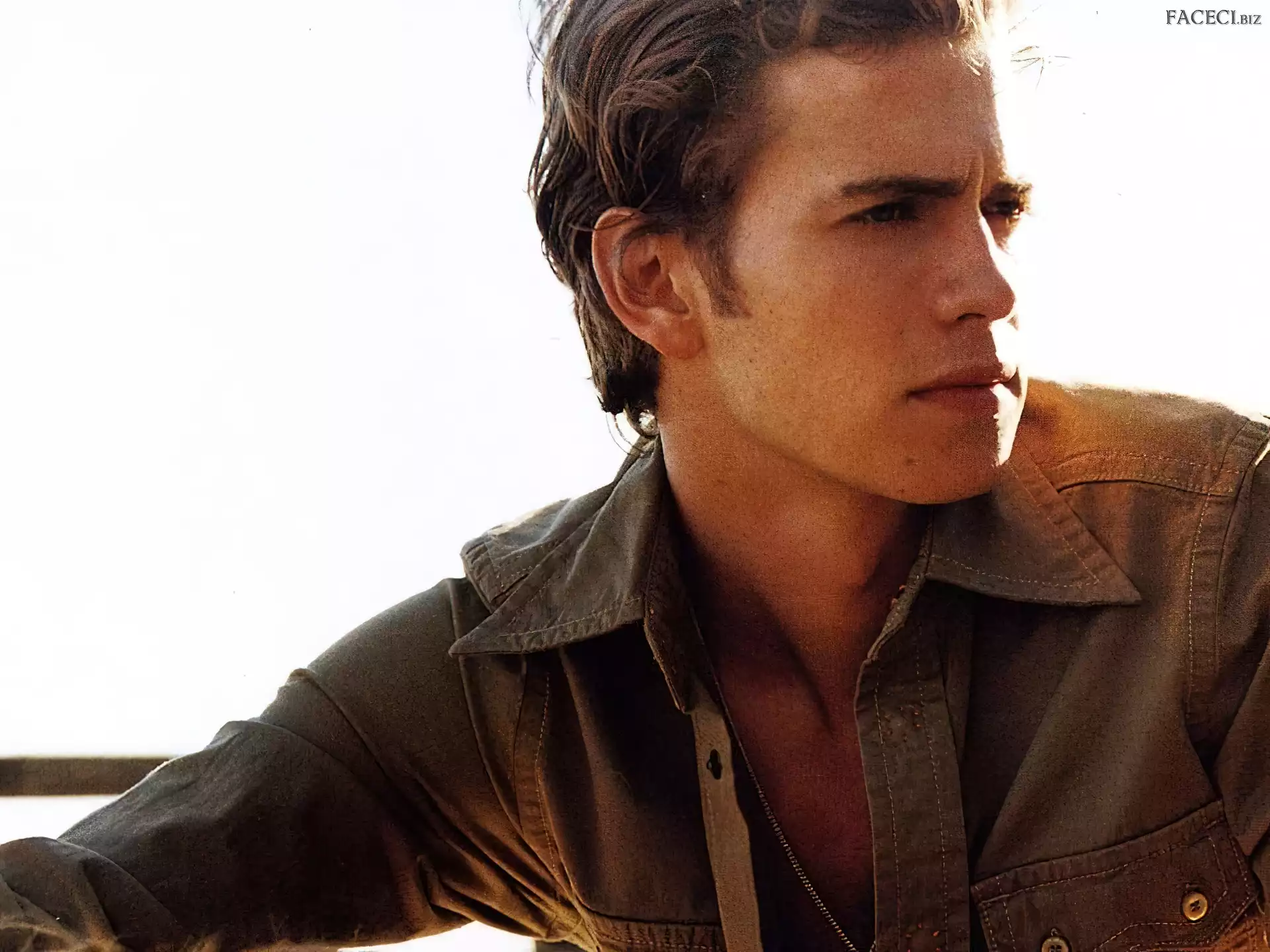beżowa koszula, Hayden Christensen, blond włosy
